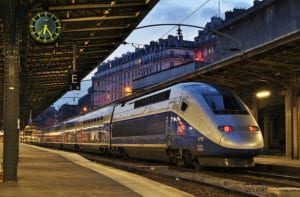 Die Strecke Paris - Rennes fährt der TGV in ca. 85 Minuten