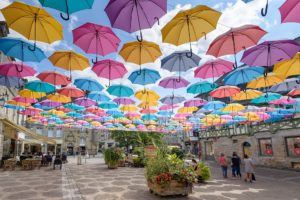 Selbstironie auf Bretonisch: Installation in Pontivy