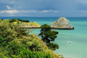 Willkommen an der Côte d’Émeraude: Smaragdfarbenes Meer bei Cancale